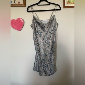 Socialite Floral Sleeveless Mini Dress With A Cowl Neck Size Large